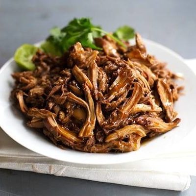Honey Glazed Crockpot Chicken Adobo - simple pantry ingredients, hardly any hands-on time, 200 calories. | https://slank-metode.today