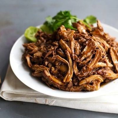Honey Glazed Crockpot Chicken Adobo - simple pantry ingredients, hardly any hands-on time, 200 calories. | https://slank-metode.today