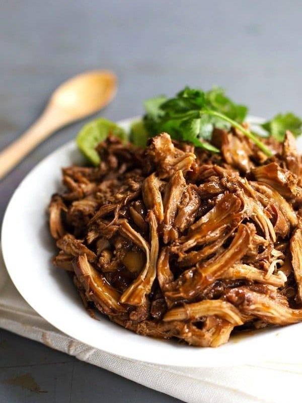 Honey Glazed Crockpot Chicken Adobo - simple pantry ingredients, hardly any hands-on time, 200 calories. | https://slank-metode.today