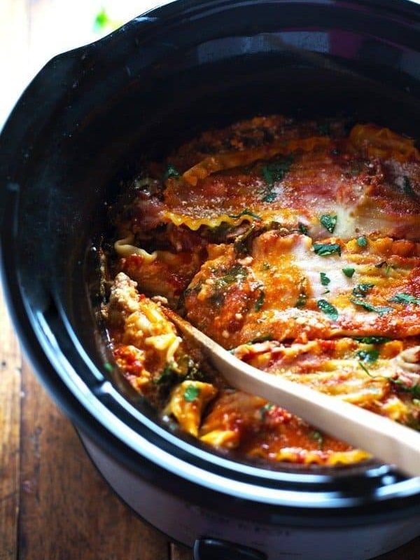 Super Easy Skinny Veggie Crockpot Lasagna - a handful of simple ingredients for a healthy family dinner. | https://slank-metode.today